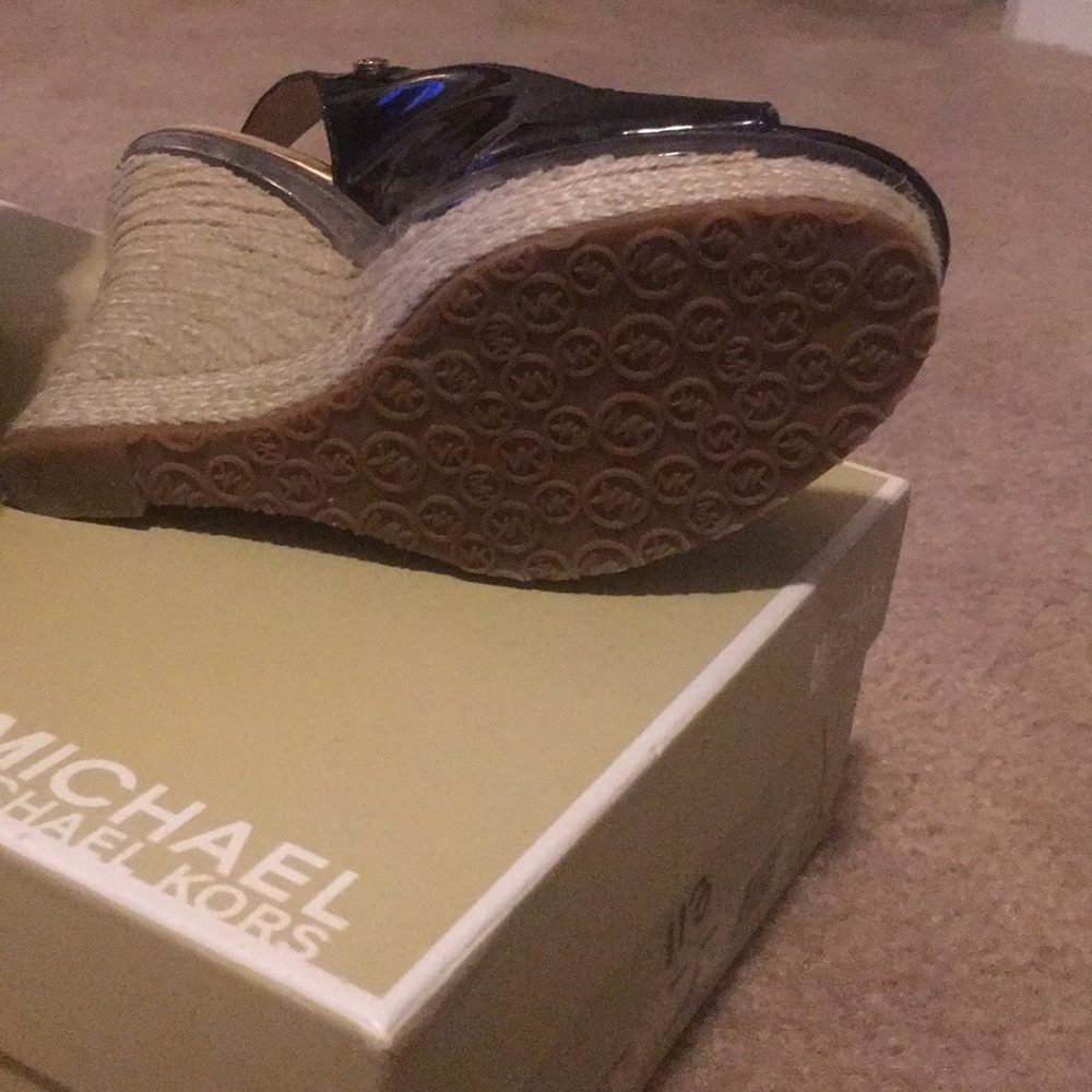 Shoes - Picture 2 of 3